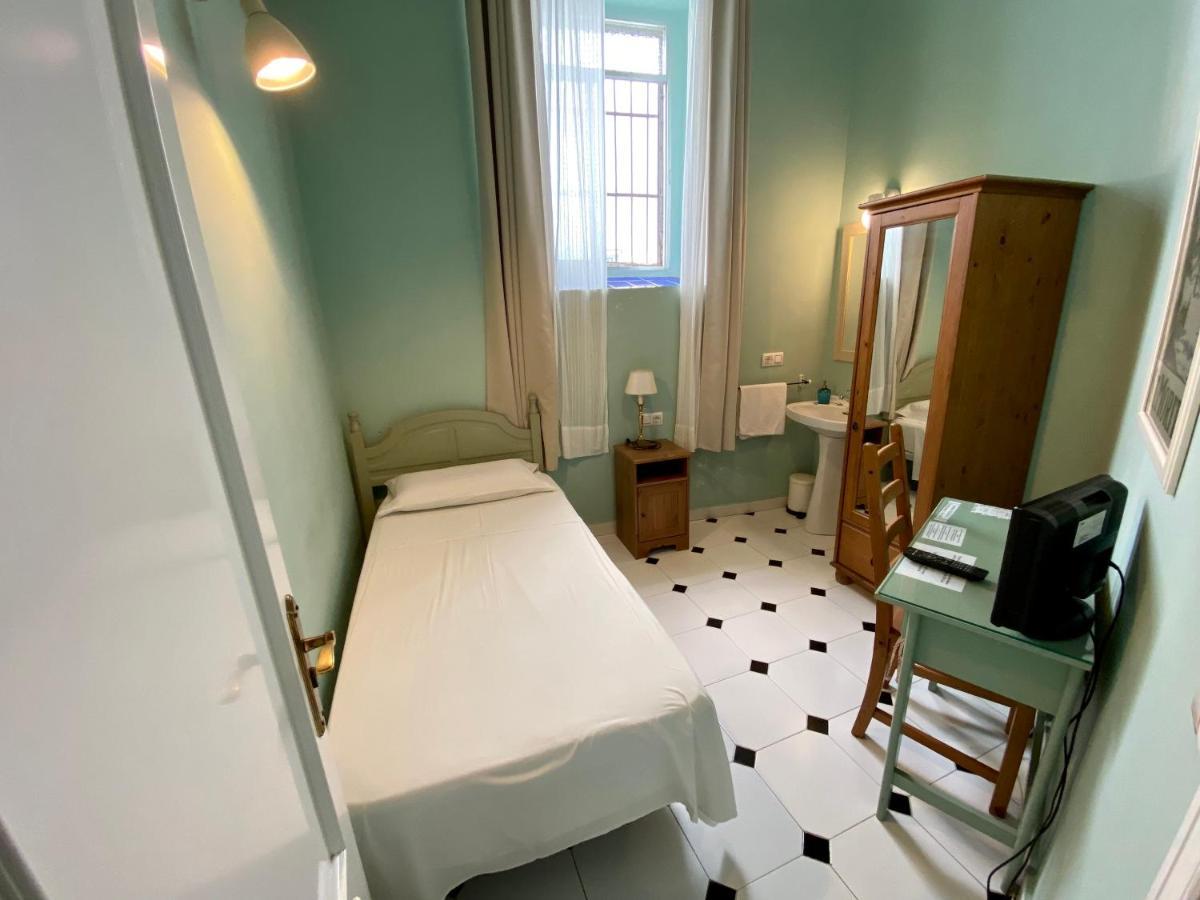 Habitación Individual con baño compartido